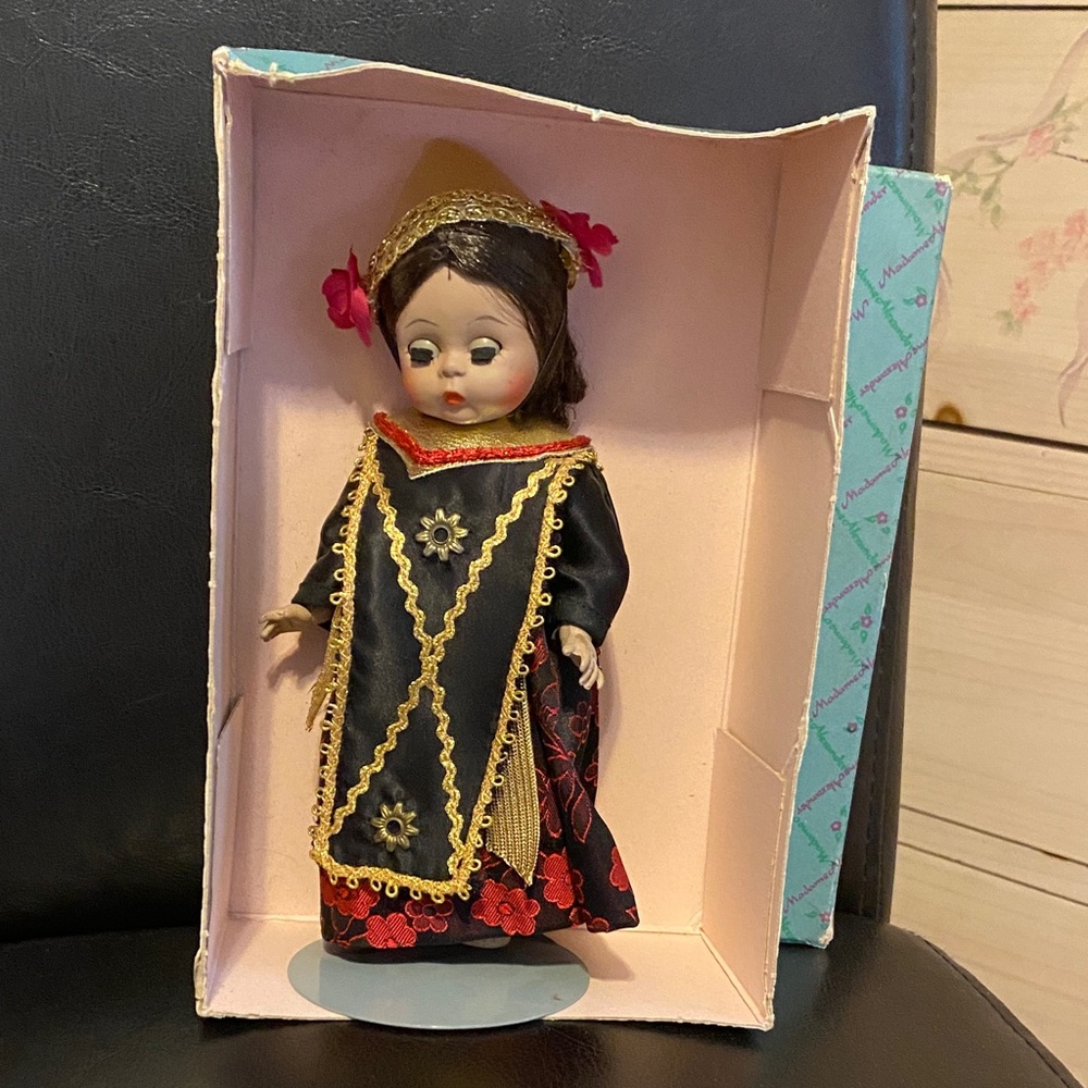 Madame Alexander Doll - Indonesia International Doll (#579)